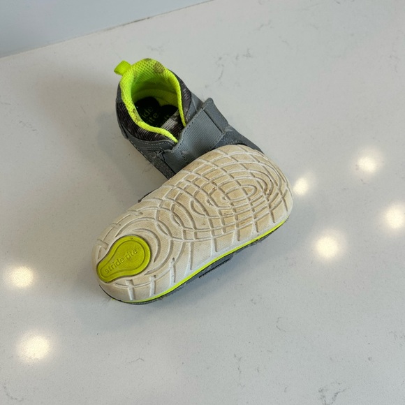 Stride Rite Riley Sneakers (size 5.5W) - Picture 3 of 4